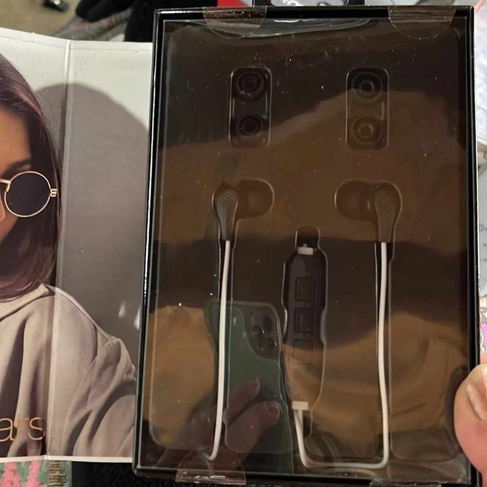 Billboard Intelligent Voice Command Wireless Earphones NIB